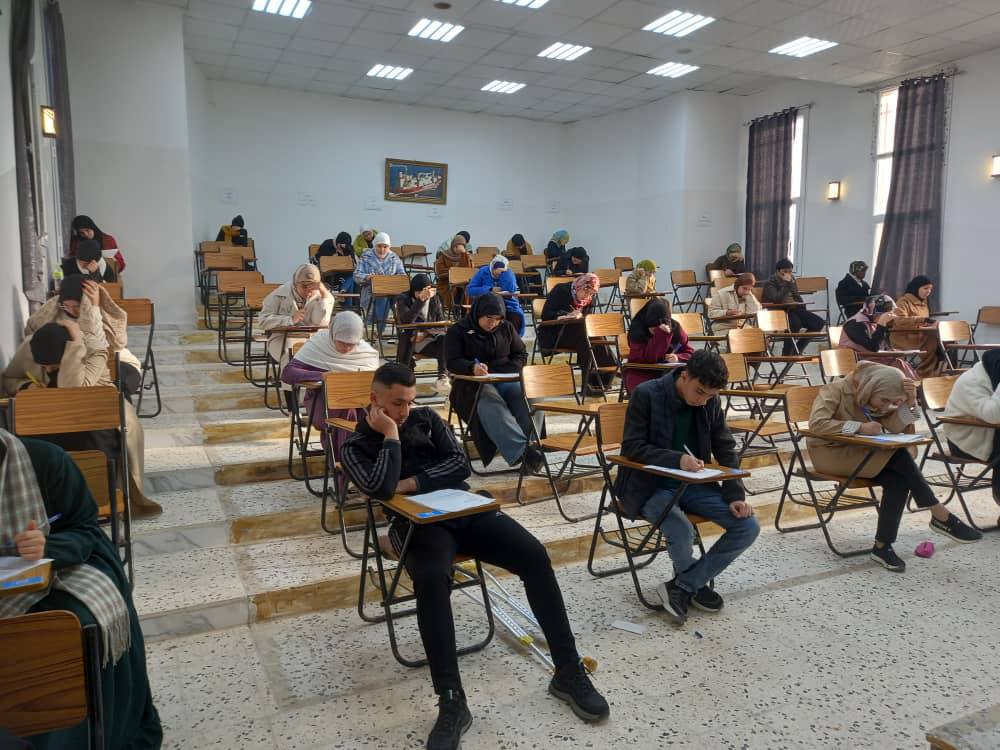 مدير عام المعهد العالي للعلوم والتقنيات الطبية زوارة يتابع سير الامتحانات العملية