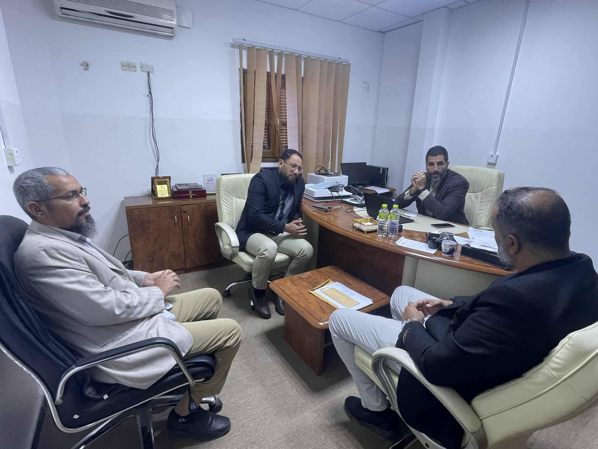 مدير إدارة التفتيش والمتابعة وضمان الجودة يتابع مع مدير المعهد العالي للعلوم والتقنيات الطبية الجميل جاهزية المعهد للحصول على الاعتماد المؤسسي