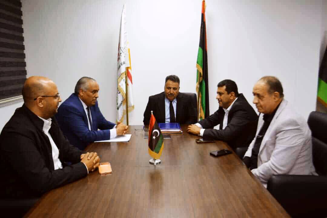 وزير التعليم التقني والفني يبحث مع نقيب عام أعضاء هيئة التدريس دور النقابة في دعم العملية التعليمية