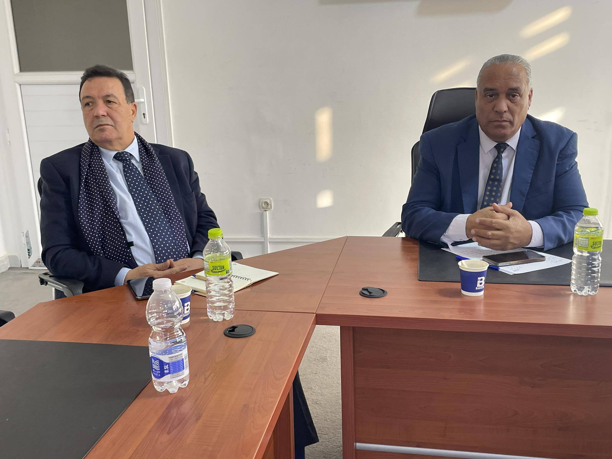 لجنة إعداد دليل العمل الميداني والتعليم المتوسط تعقد اجتماعها الثاني